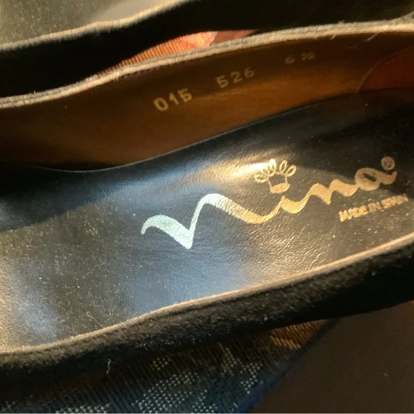 Lovely ladies black Swede heels in size 6.5 by Nina. - Picture 5 of 7